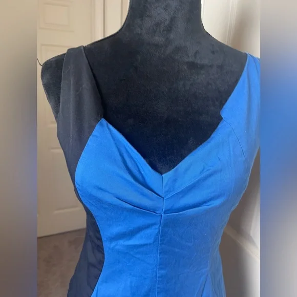 T Tahari Sleeveless Fitted Sheath Dress Blue/Black Size 6 - Picture 4 of 11